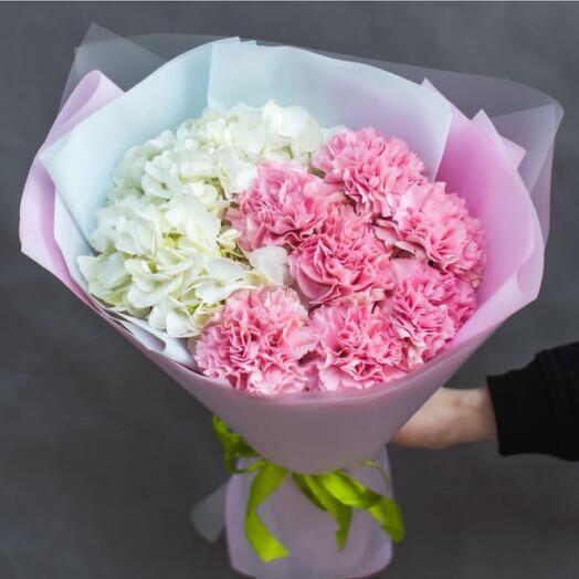 Bouquet of hydrangeas   carnations-596