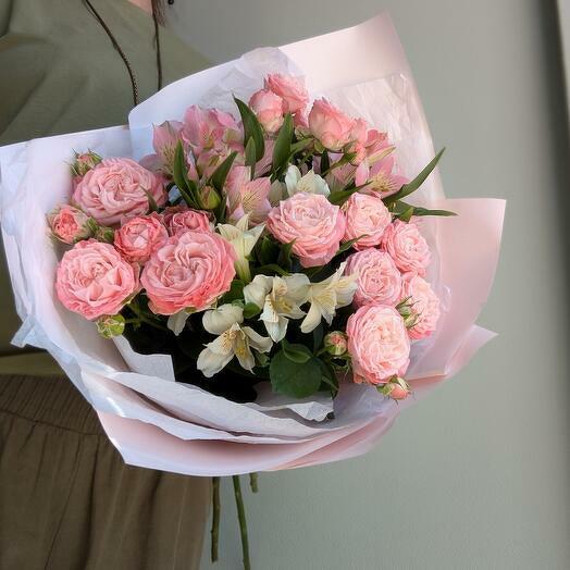 Букет из пионовидных роз и альстромерий