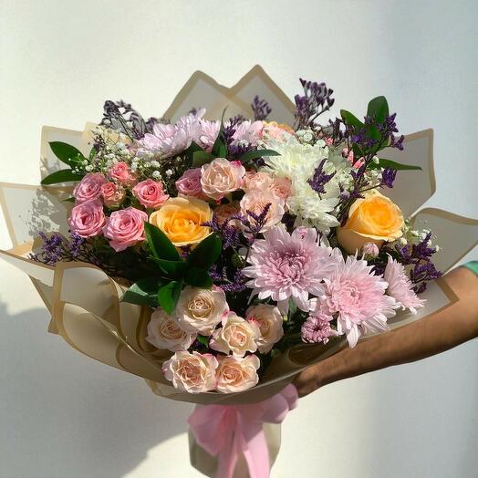 Хризантемовые розы в букете