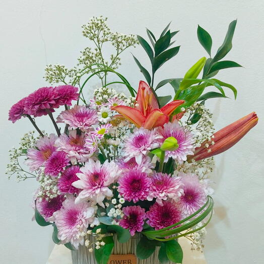 Цветы в корзине