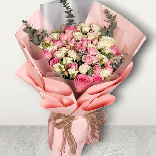 Dearness _ букет из 49 белых и розовых спрей-роз