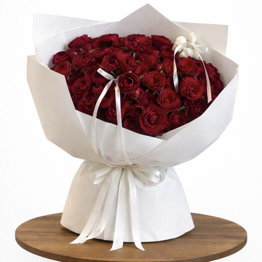 Современный романтический премиум букет красных роз