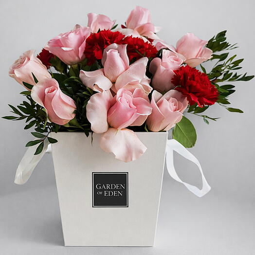 Luxury Pink Roses   Carnations Gift Box