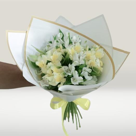 باقة ألستروميريا صفراء وبيضاء