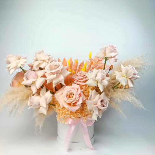 Luxury Dry And Artificial Flowers Arrangment