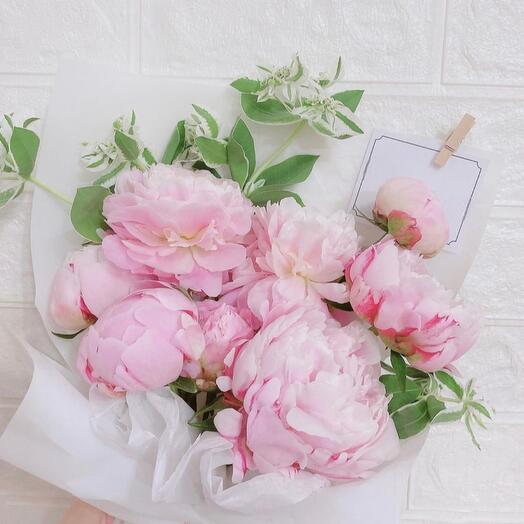 Bouquet of pink peonies and greenery 9