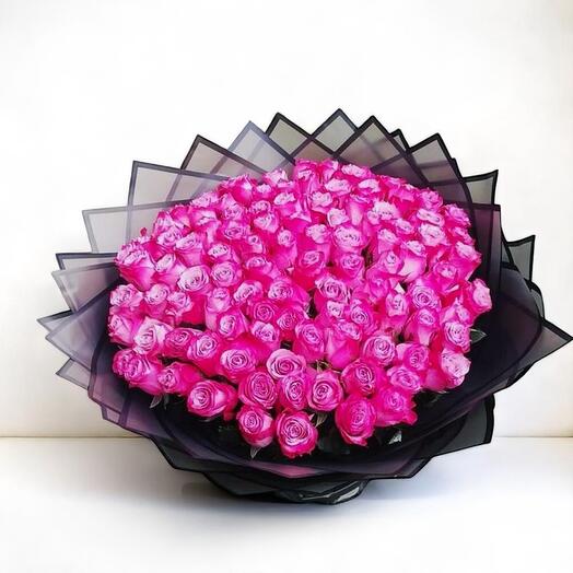 Букет из 101 пурпурной розы – роскошная большая композиция из пурпурных роз для особых случаев