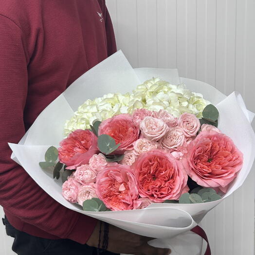 White Hydrangea and expression rose bouquet
