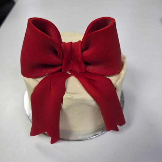 Торт с шоколадным бантом