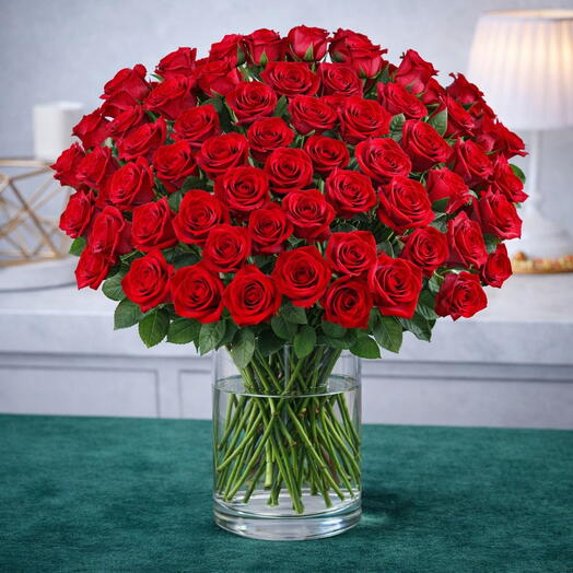 Grande Gloire Cramoisie – Vase de 101 roses rouges