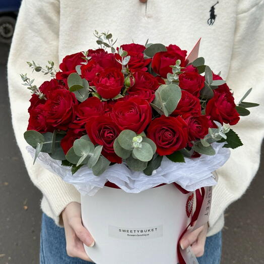 Премиальные красные розы в коробке