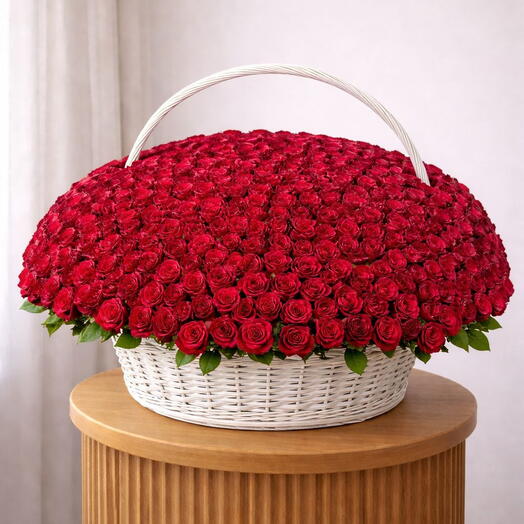 1000 Red Rose basket
