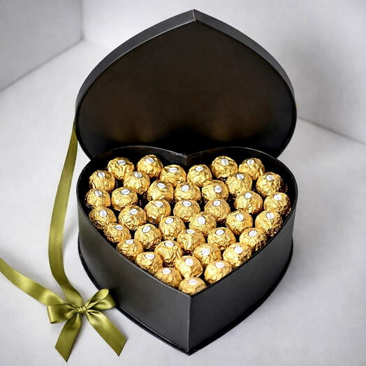 Midnight Gold Heart - 41 ferrero rocher chocolates