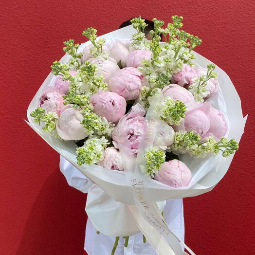 Букет «Королевские пионы: Снежная элегантность»