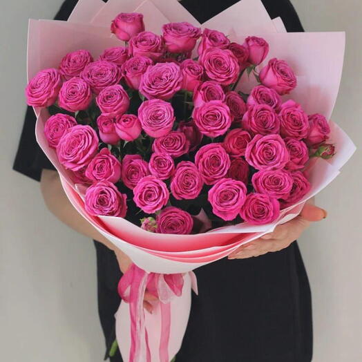 Букет тёмно-розовых спрей-роз
