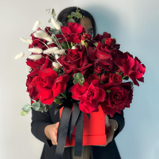 Пунцово-красная коробка