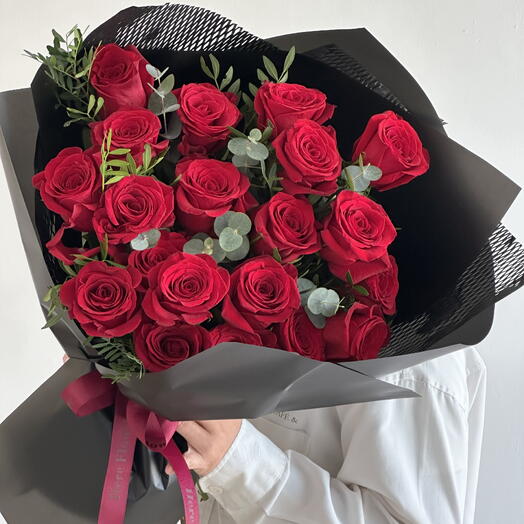 Букет «Рубиновые поцелуи»