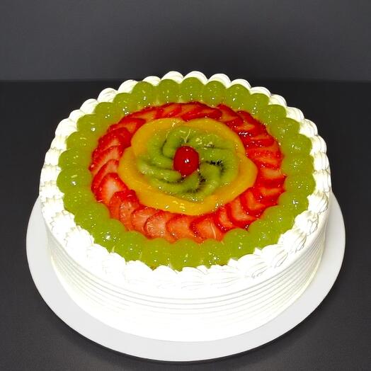Праздничный торт со свежими фруктами | Ванильный бисквит с клубничным кремом   Ассорти свежих фруктов | 1 кг | 30 см