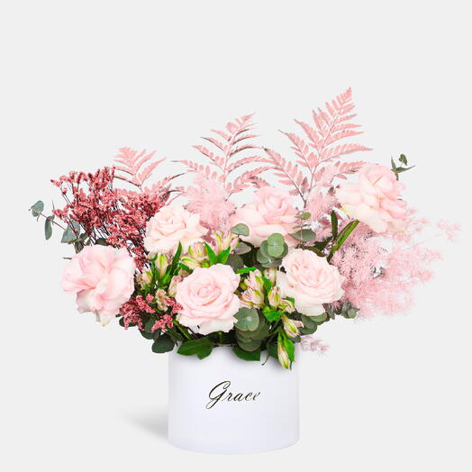 Flamant rose dans une boîte moyenne