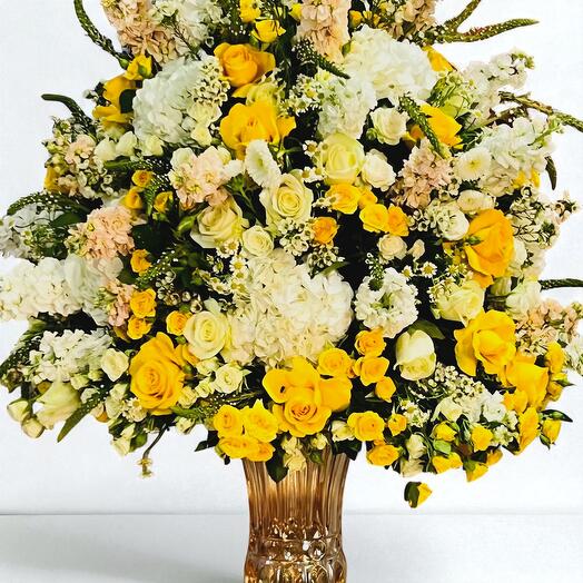 Golden Elegance – Luxury Yellow   White Rose Glass Vase Arrangement