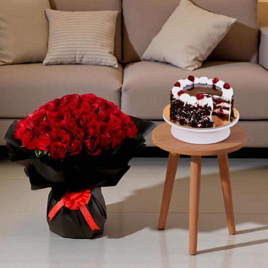 Классический «Черный лес» с 101 красной розой