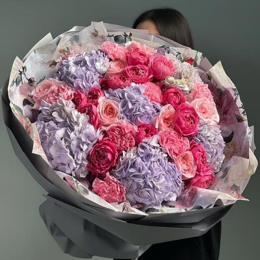 Vibrant hydrangeas and premium garden roses bouquet
