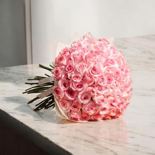 Коллекция нежно-розовых роз