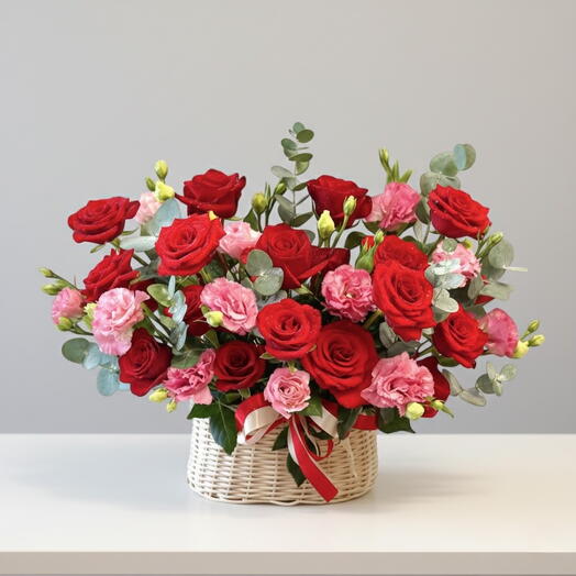 Корзина с 21 розой и лизиантусами | RC-B354