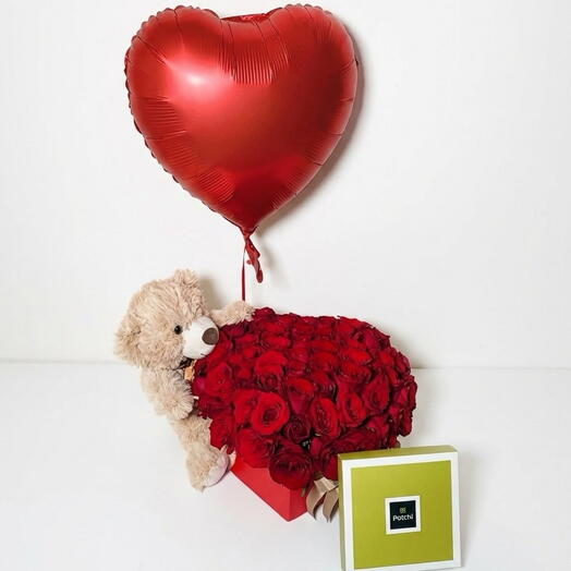 Combo Amour 51 roses rouges avec un nounours, chocolat Patchi, ballon cœur