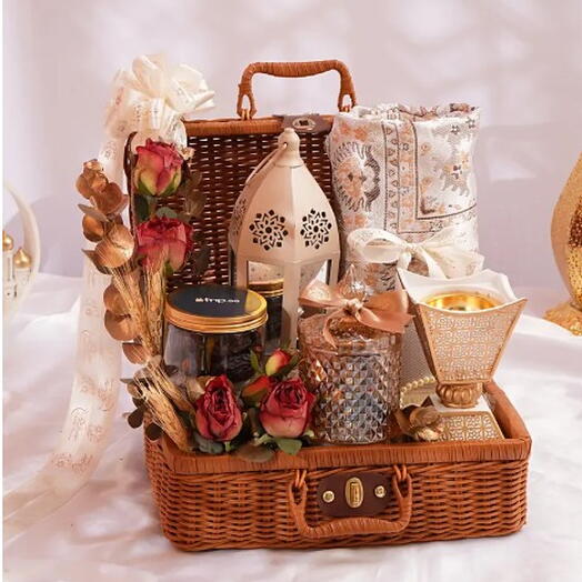 Cesta de regalo dorada para Ramadán