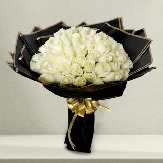 Букет из 50 белых роз «Королевская элегантность»