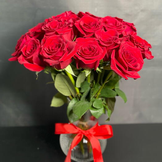 15 Red Roses in Glass vase