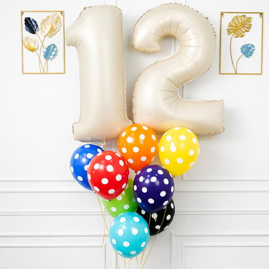 طقم أي رقم كريمي و9 بالونات فويل منقطة