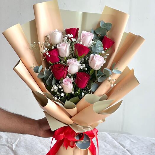 ️Страсть   Сладость  Букет из 12 красных и розовых роз