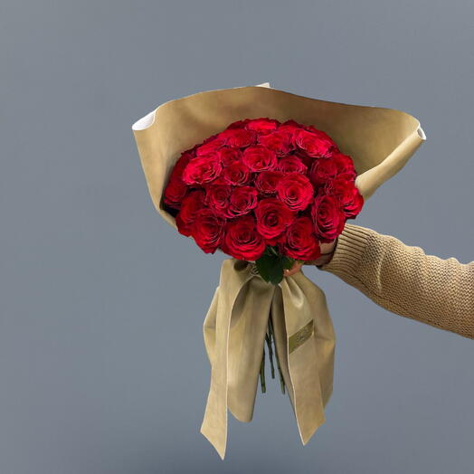 Изобилие сияющих красных роз