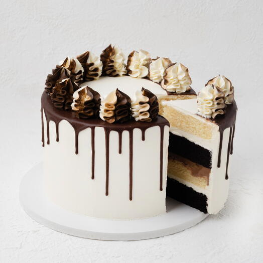 Chocolate Vanilla Cake (Serves up to 31)