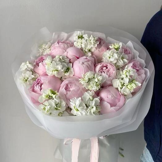 باقة من أزهار الفاوانيا