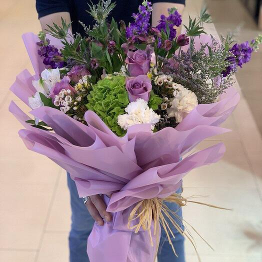 Пурпурно-белый букет