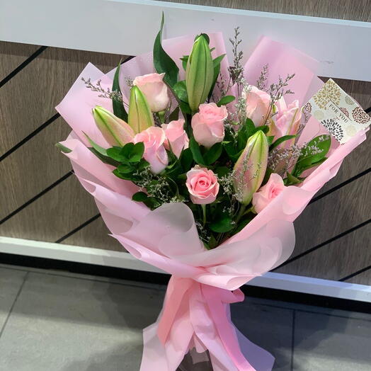 Premium Lilly Pink Rose Bouquet