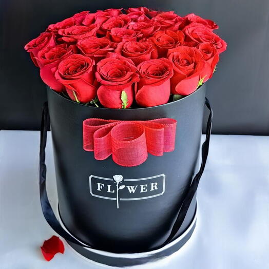 21 Red Rose In A Black Box
