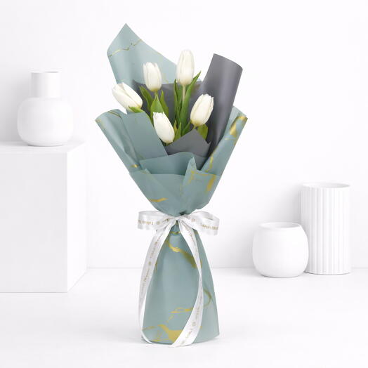 Elegant white tulip bouquet
