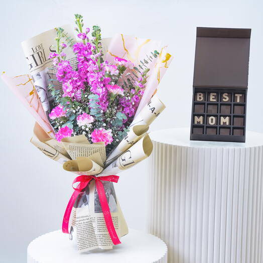 Нежно-розовый букет с шоколадом