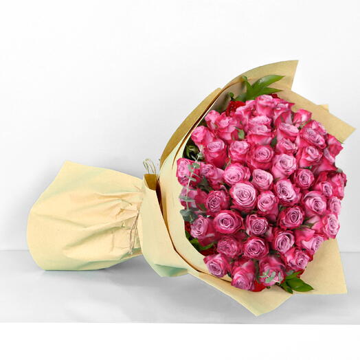 Букет из 21 розы глубокого пурпурного цвета