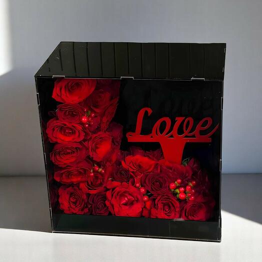 Алая элегантность в чёрном