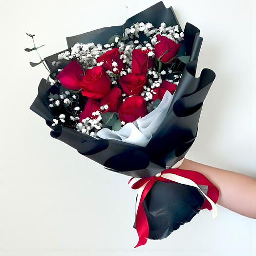 Ramo Noir Passion 11 rosas rojas en envoltura negra
