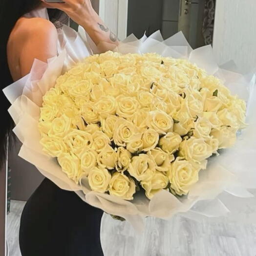 Роскошный букет из 101 белой розы размера XL