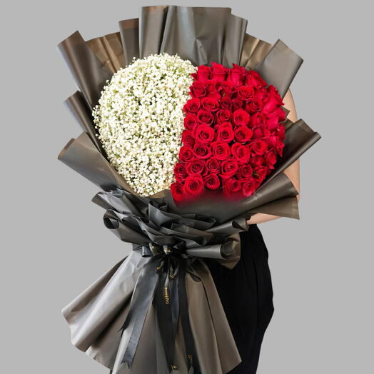 Luxury Heart-Shaped Red Rose With Gypsophila Florist Special Bouquet