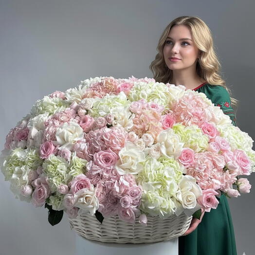 Grand Floral Basket