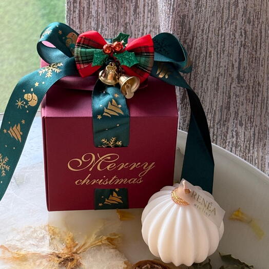 Christmas ribbed bauble