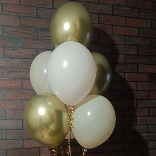 набор из 7 золотых и белых воздушных шаров